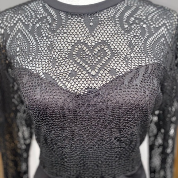 Vintage Style Plus Size Black Lace Long Sleeve Wiggle Dress
Size 1x - Picture 4 of 8